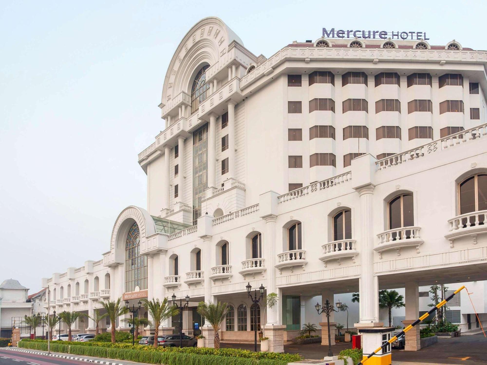 Mercure Jakarta Batavia Exterior foto
