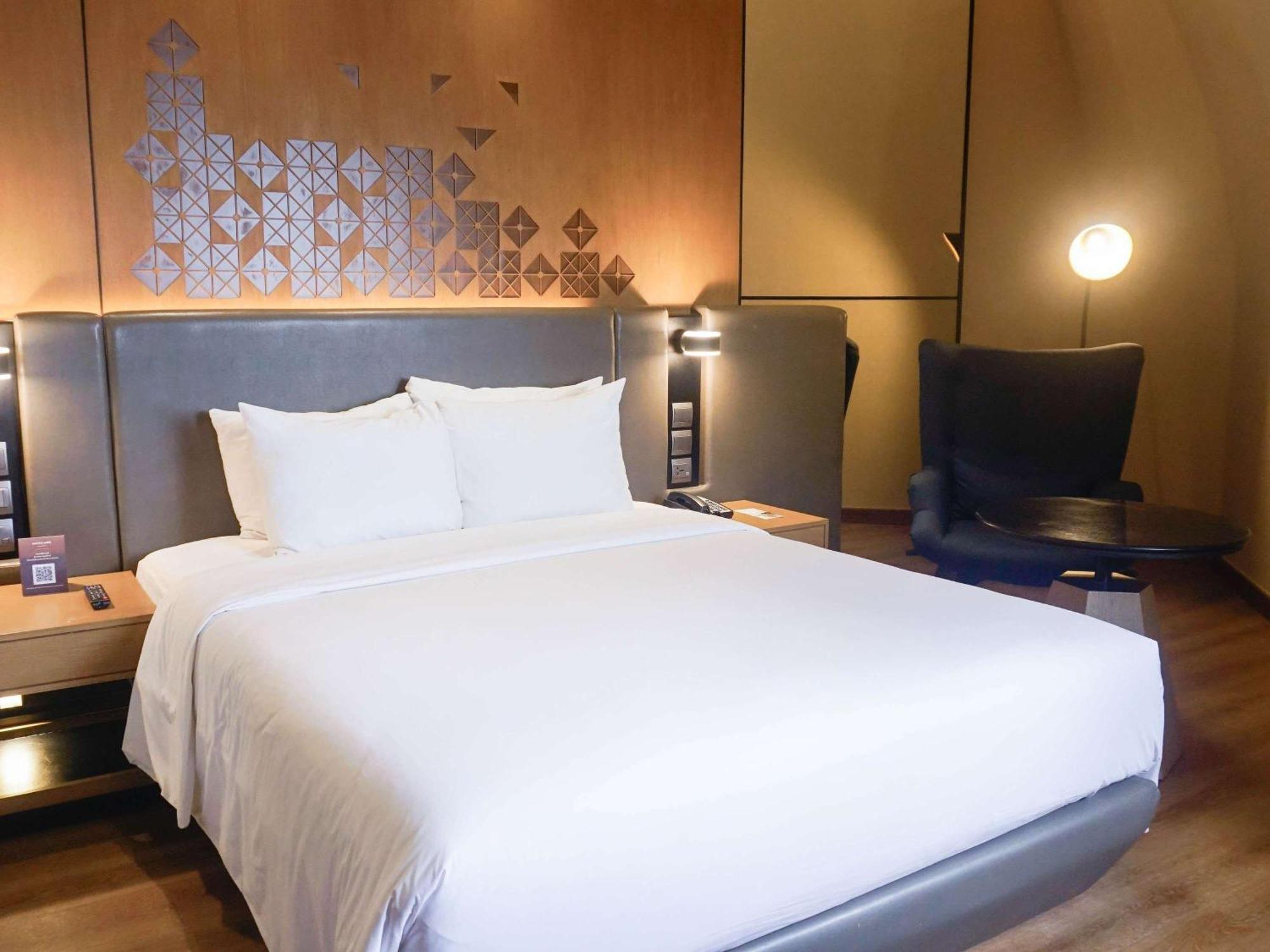 Mercure Jakarta Batavia Exterior foto